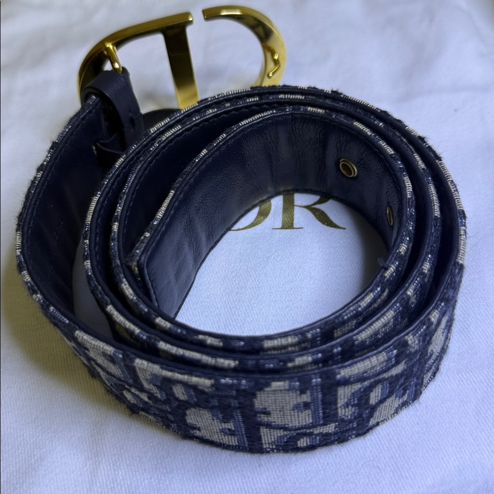 CHRISTIAN DIOR
Oblique 30 Montaigne 35mm Belt - Picture 7 of 8